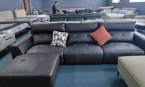 真 皮沙发 vs 布艺沙发：到底哪款更适合普通家庭？